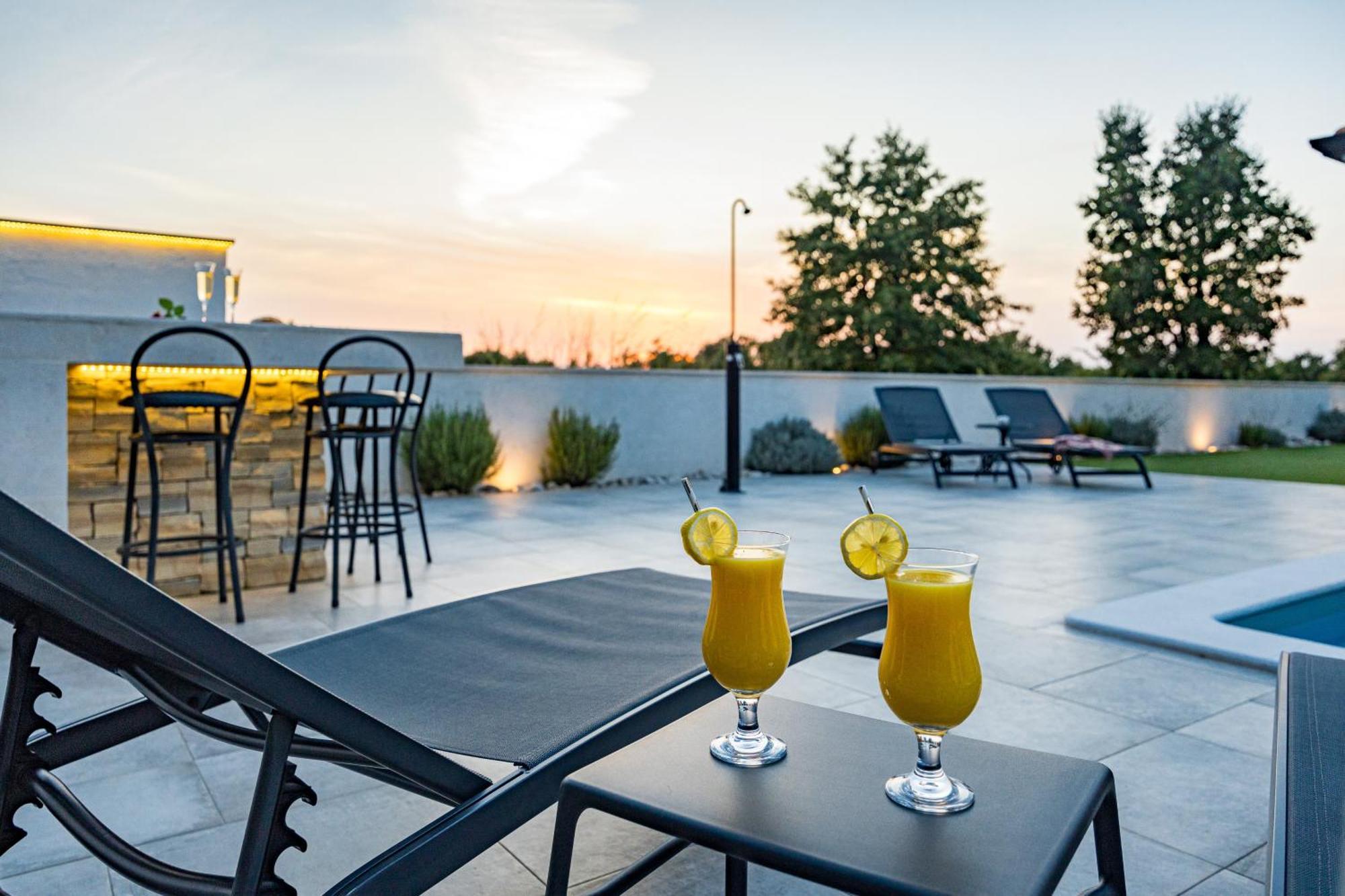 Special Offer! New Luxury Apartment With Pool, Fitness, Outdoor Bar&Grill Буйе Экстерьер фото