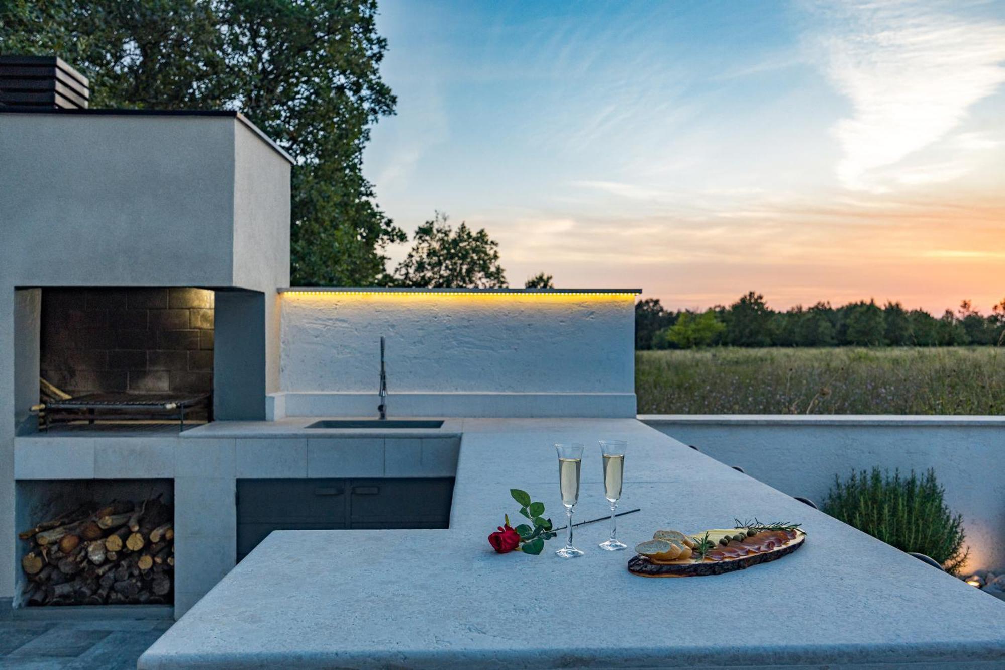 Special Offer! New Luxury Apartment With Pool, Fitness, Outdoor Bar&Grill Буйе Экстерьер фото