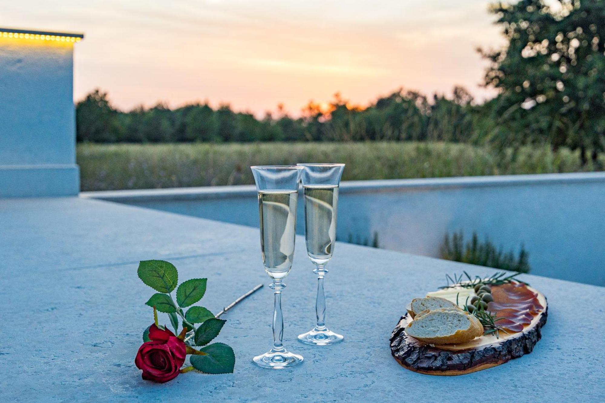 Special Offer! New Luxury Apartment With Pool, Fitness, Outdoor Bar&Grill Буйе Экстерьер фото