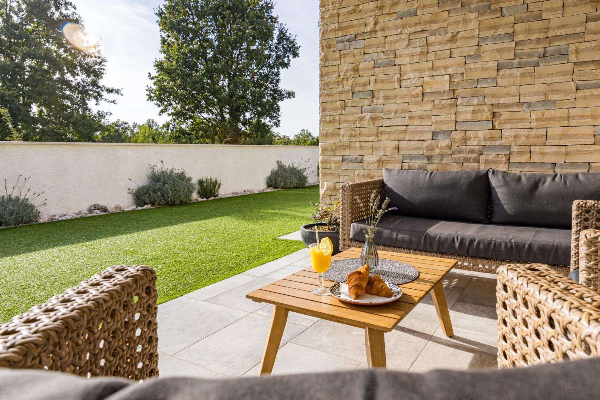 Special Offer! New Luxury Apartment With Pool, Fitness, Outdoor Bar&Grill Буйе Экстерьер фото